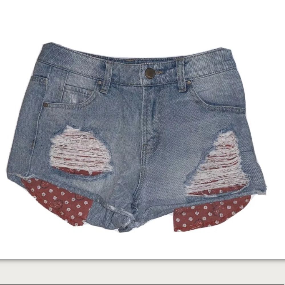 Refuge distressed jean shorts size 0